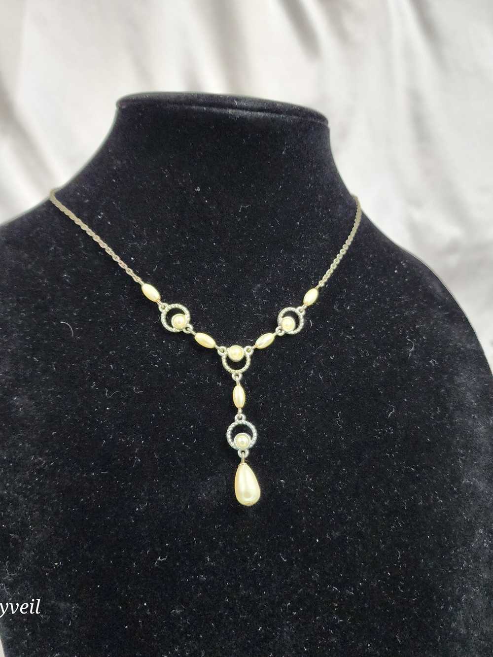 Avon Gold-Tone Pearl Y-Drop Necklace with Cream Pearls